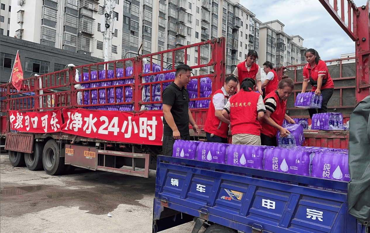 中粮可口可乐紧急调配40272瓶饮用水驰援炎陵县