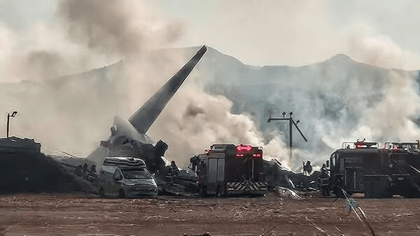 韩国客机起火事故细节：起落架无法正常展开，腹部着陆降速不足