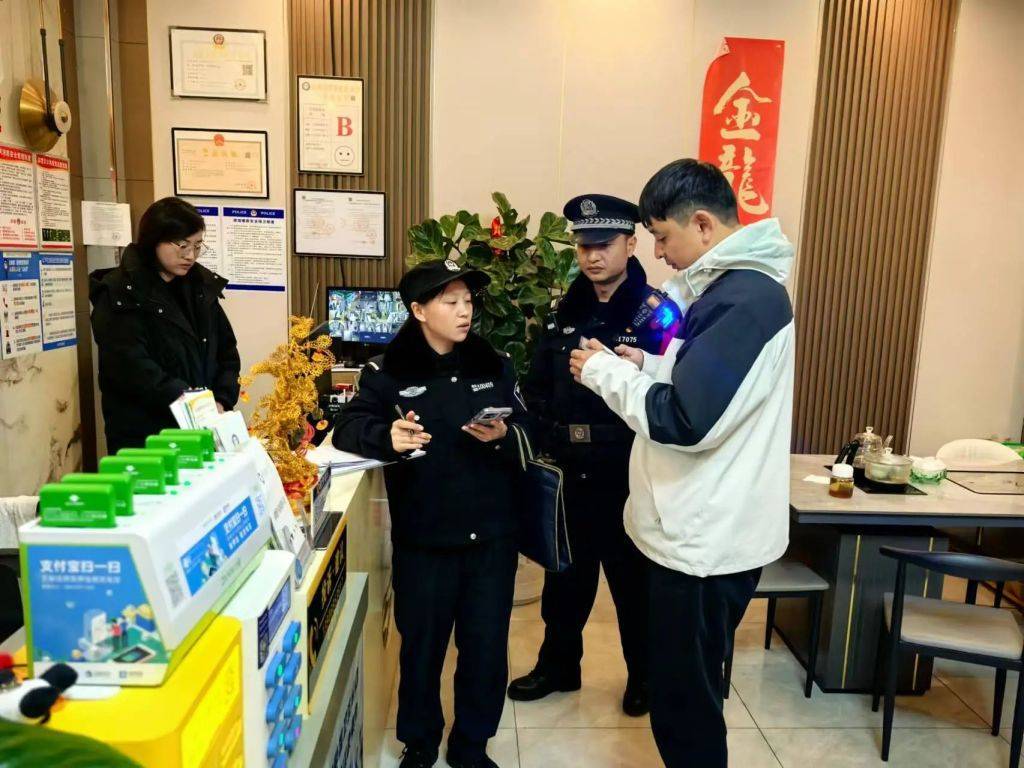 昆明出动两千余名警力检查重点区域，整改115个问题隐患