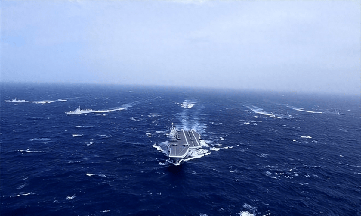 台海上空激烈对峙！美军机凌晨逼近台岛，解放军军机缠斗驱离