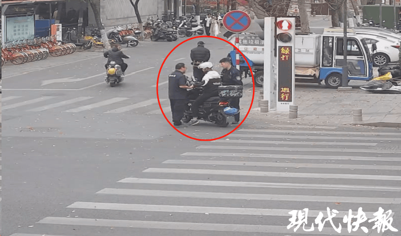 只因“多看一眼”，南京民警上厕所途中“顺手”抓贼