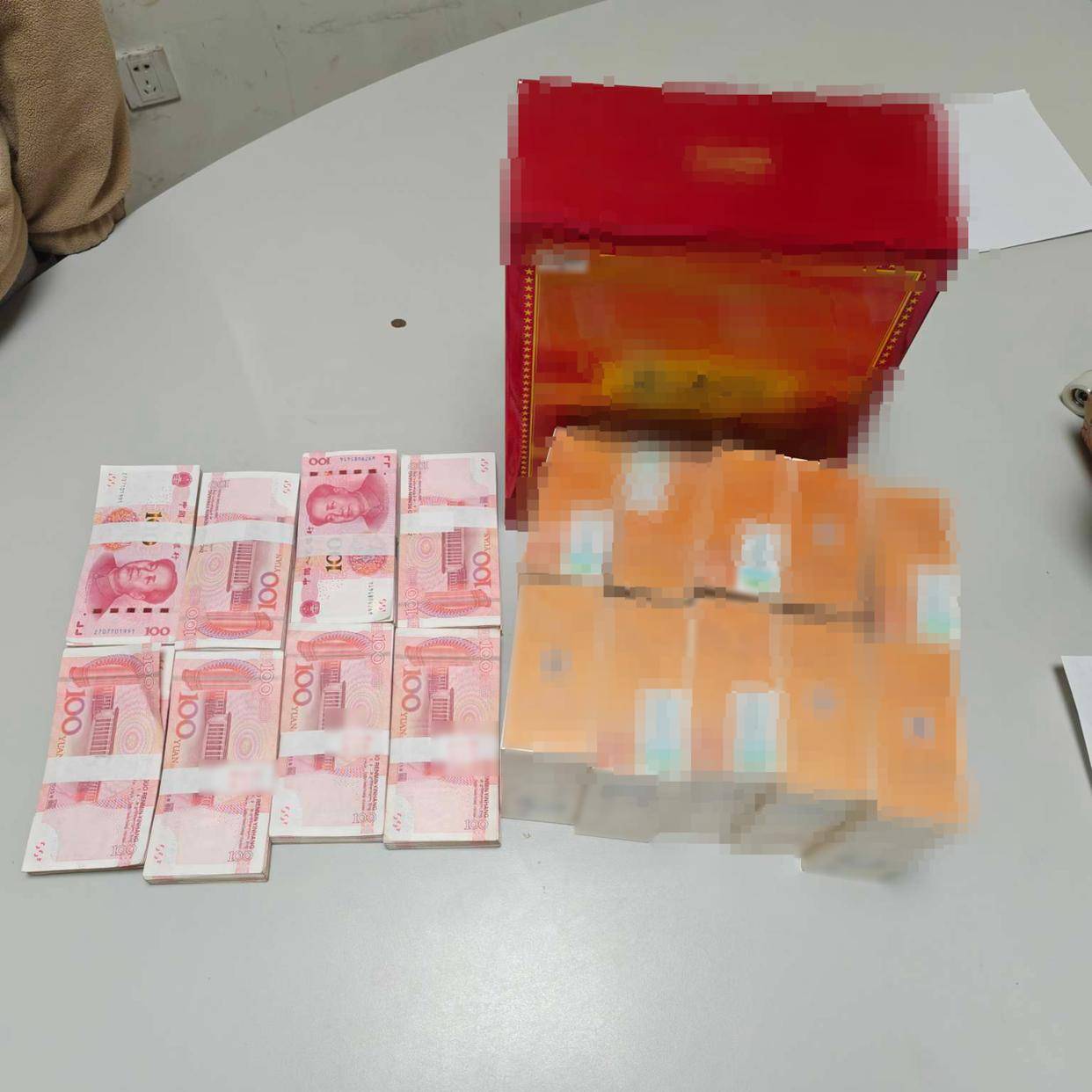 杭州一学生网购讲义夹，包裹里竟藏着8万元现金，背后涉及一场诈骗