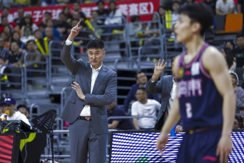 广东男篮无缘四强结束赛季，杜锋：挺难受的，正视短板与不足