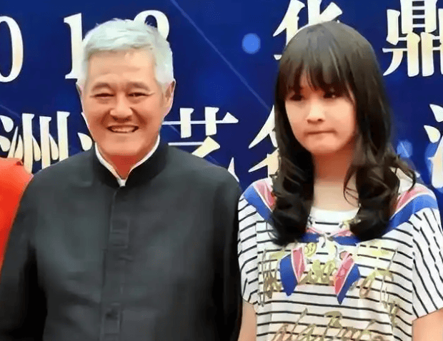 赵本山长子赵铁蛋因病不幸离世，女儿成网红，亿万家产归谁？